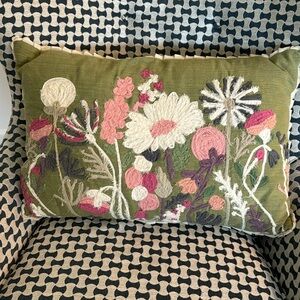 Decorative Lumbar Floral Pillow 16x24 Olive Green daisy wild flowers 💐 🌼🌸